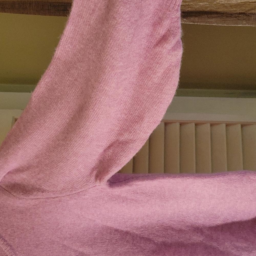 Sweater - Picture 8 of 8